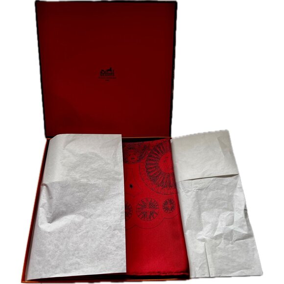 *NEW* EXTREMELY RARE Vintage 1994 Red Hermes Le Roy Soleil Silk Scarf - Picture 4 of 8
